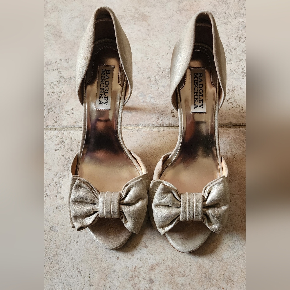 Metallic Gold Badgley Mischka shoes size 6.5